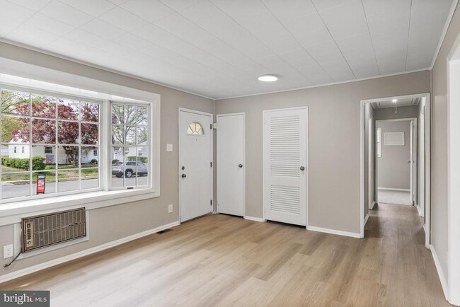 Building Photo - 1507 Clearbrook Ave