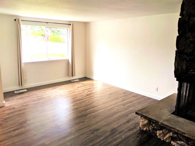 Building Photo - 7801 S Cushman Ave