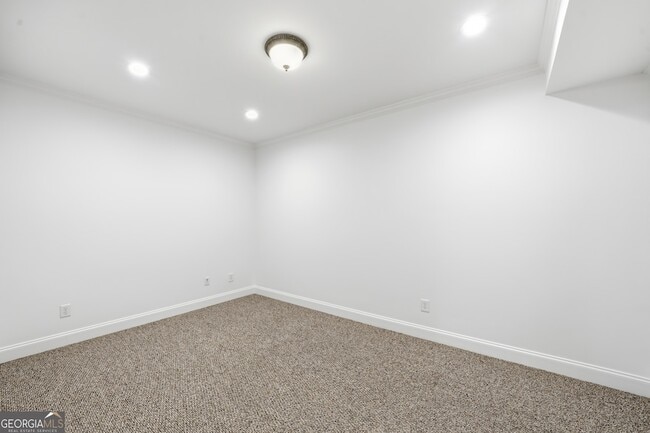 Building Photo - 6740 Castleton Dr NW