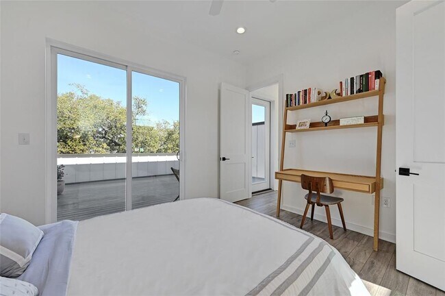 Building Photo - 2804 S 1st St