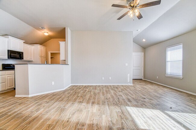 Building Photo - Beautiful Newer Construction Home!