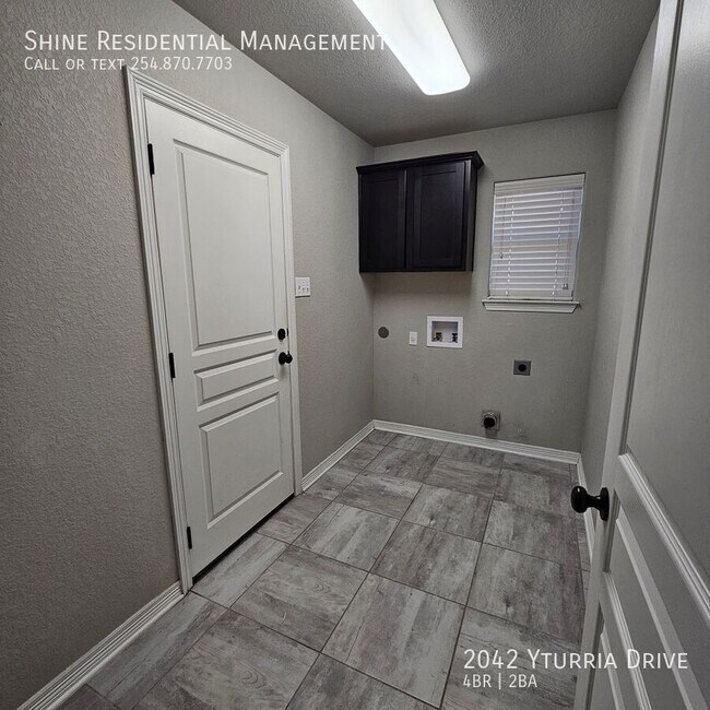 Building Photo - 2042 Yturria Dr