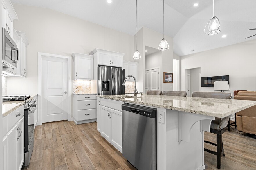 Building Photo - 559 S Ascend Dr