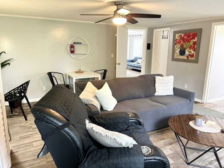 Building Photo - 2320 Vista Ave