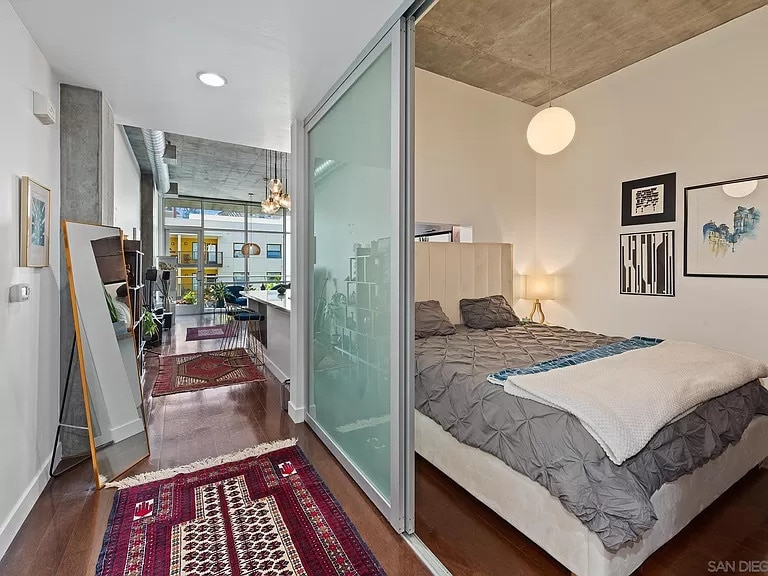 Building Photo - 1025 Island Ave