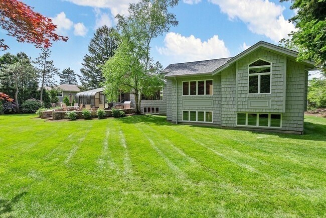 Building Photo - 32 Countryside Rd