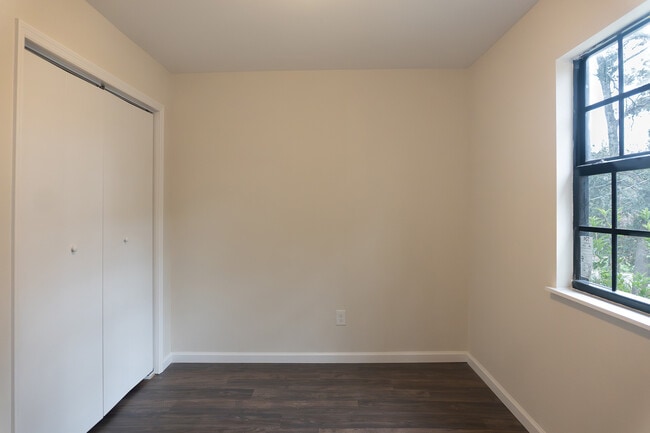 Building Photo - 1321 Burgess Dr