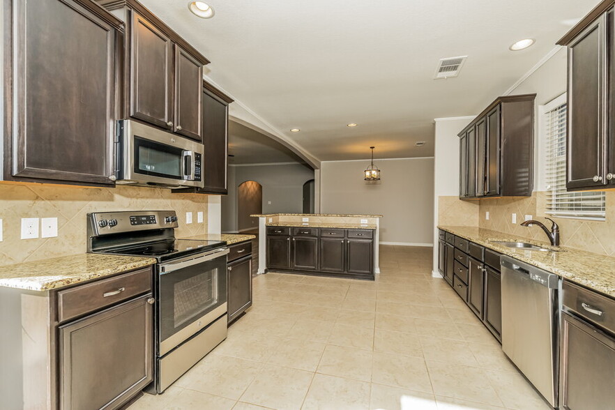Building Photo - 2808 Silver Sage Dr