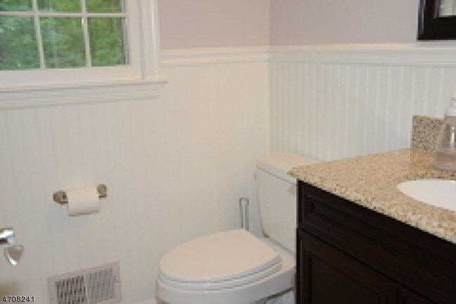 Building Photo - 5 Deer Run Dr