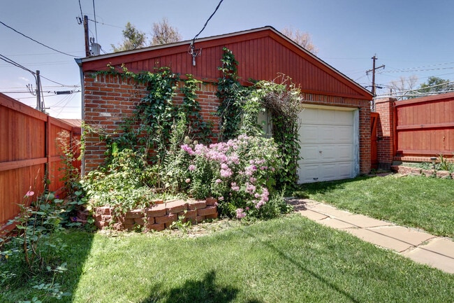 Building Photo - 2429 Hooker St
