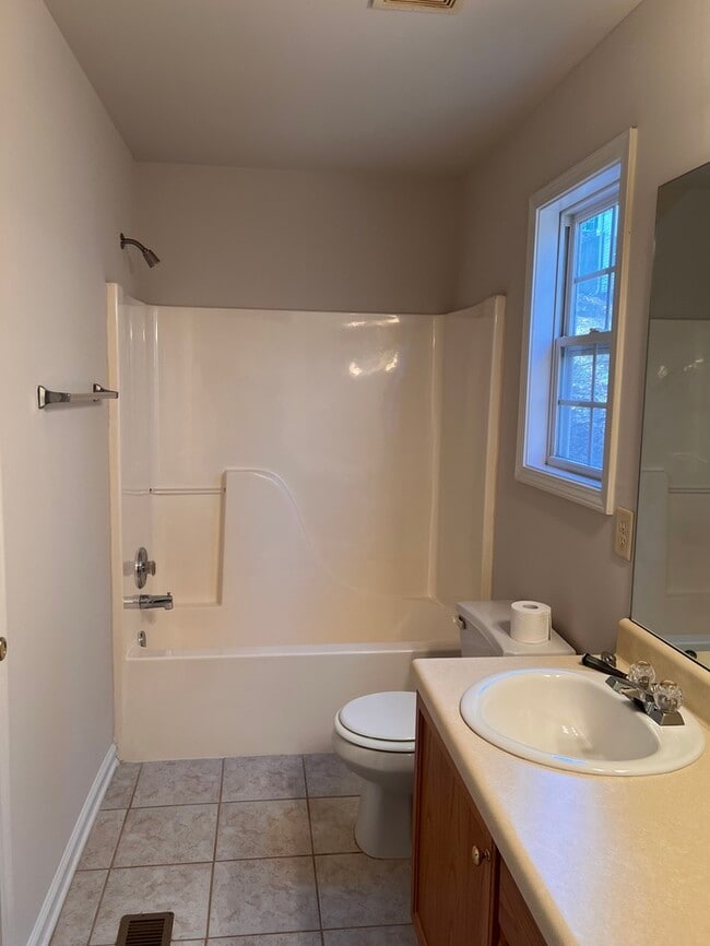 Building Photo - 9117 Belaire St