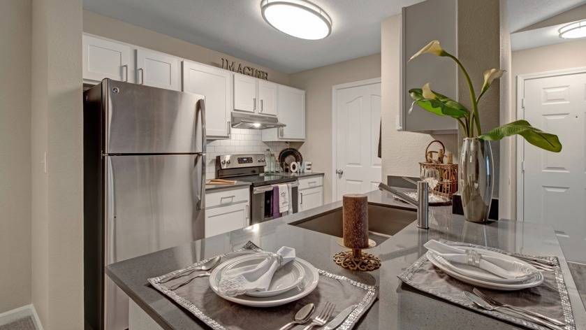 Building Photo - z-042826-Stoneridge Farms at the Hunt Club Apartments