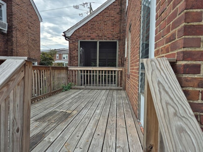 Building Photo - 309 W 38th St