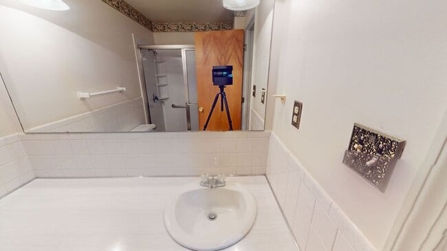 Building Photo - 539 E Rahn Rd