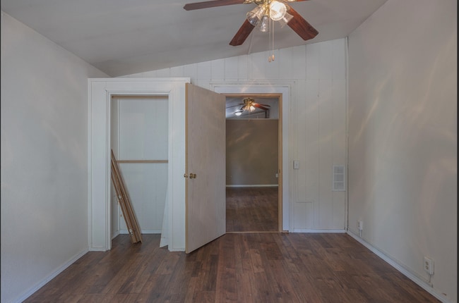 Building Photo - Cozy & Quiet 1 Bedroom, 1 Bath Apartment – Centrally Located