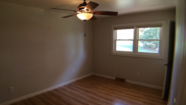 Building Photo - Blacksburg 2 Bedroom Townhouse- Available ...