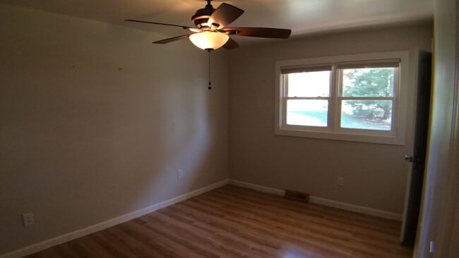 Building Photo - Blacksburg 2 Bedroom Townhouse- Available in July 2025