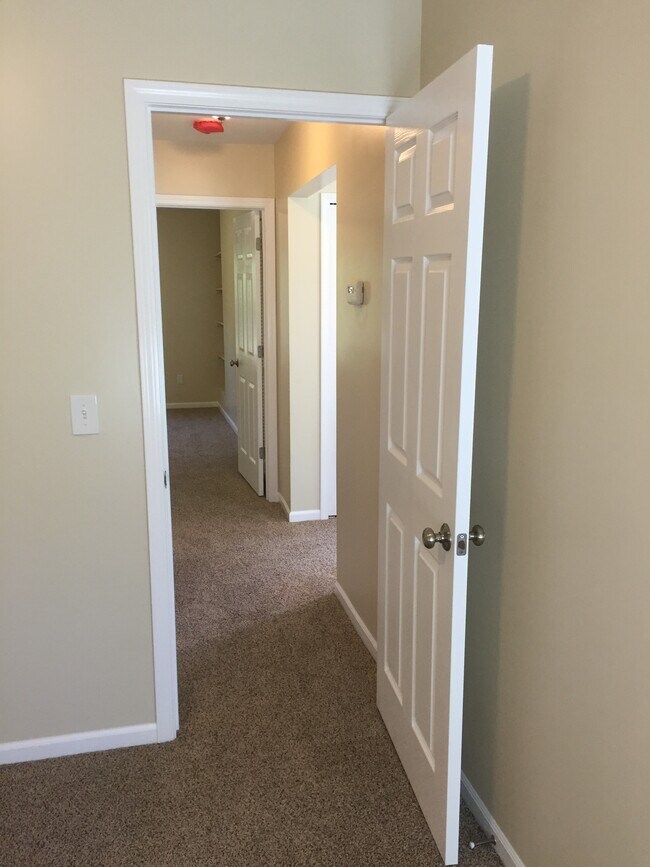 Building Photo - 10933 Hall Rd