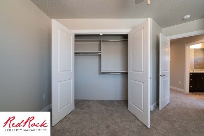 Building Photo - Spacious Townhome in Hurricane Heights