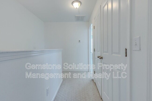 Building Photo - 304 Oldbury Ln