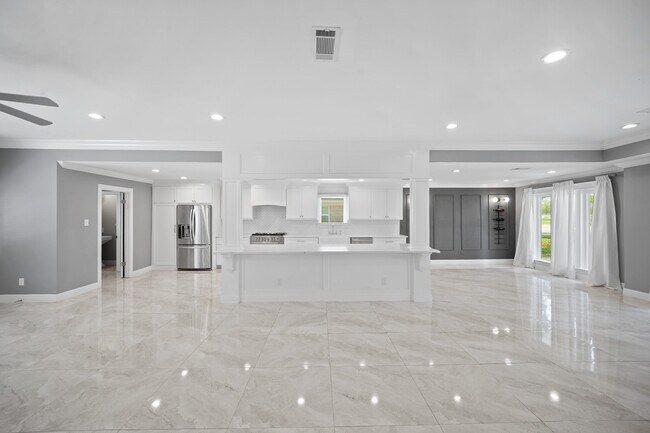 Building Photo - 6215 S Braeswood Blvd