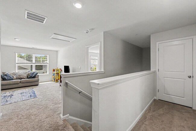 Building Photo - 296 Blue Haw Dr