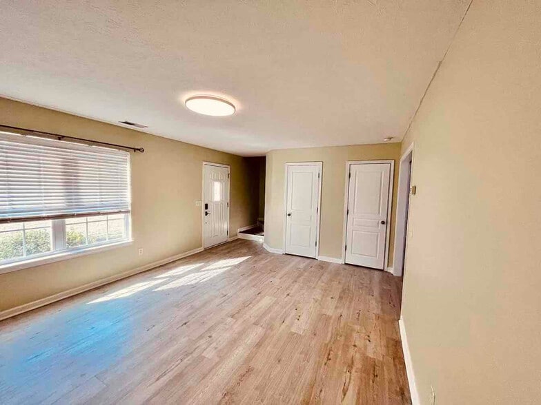 Building Photo - 1209 Woodall Rd