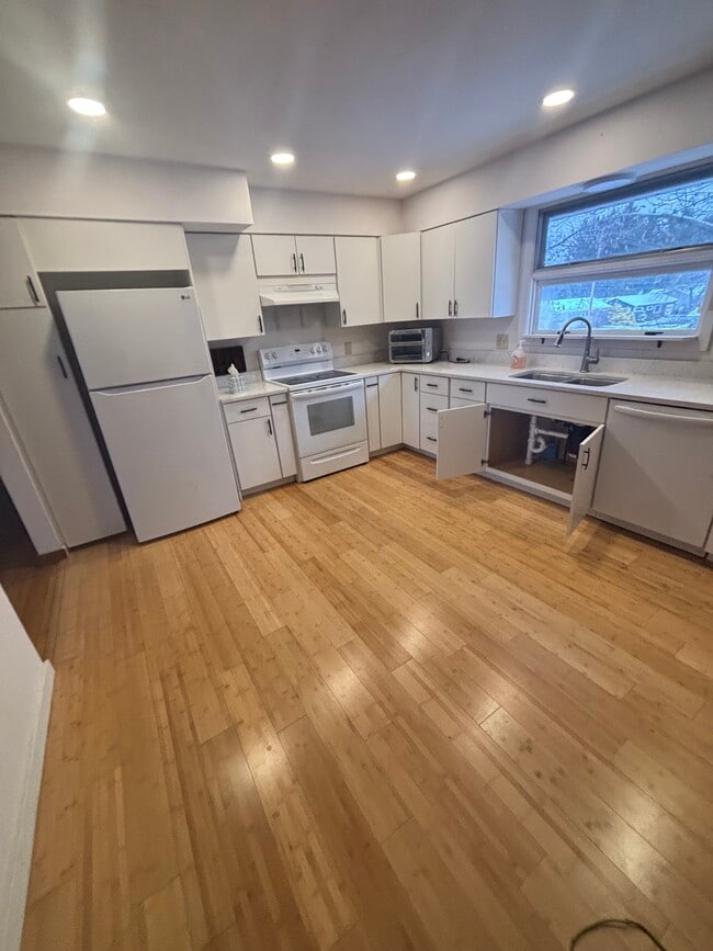 Building Photo - 1473 Linn St