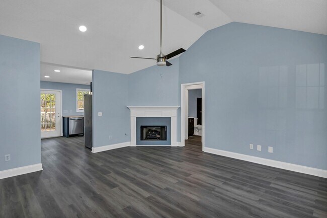 Building Photo - Beautifully Updated 3BR Home Minutes from Fort Jackson, VA Hospital & I-77