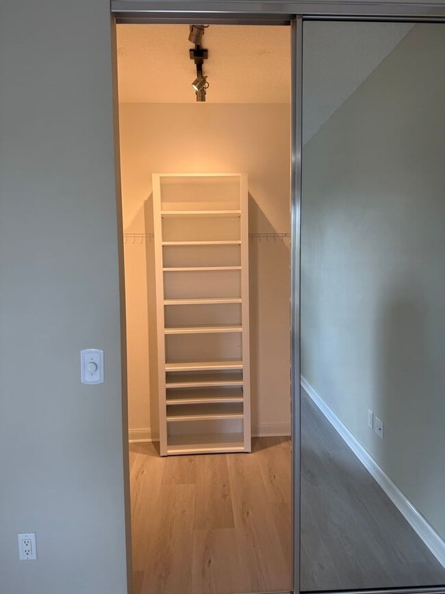 Building Photo - 1603 Napoli Dr W