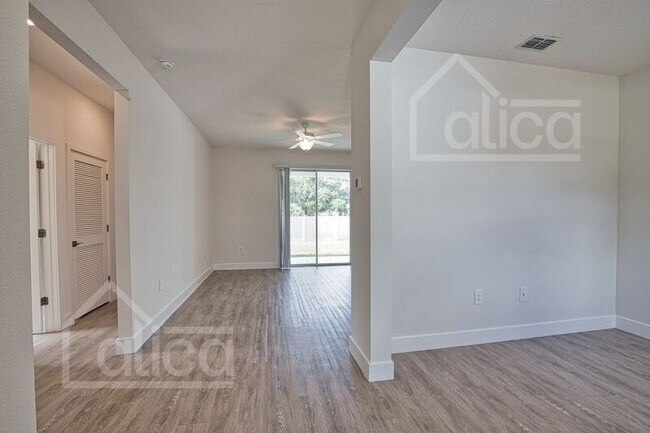 Building Photo - 3539 Donahue Ave