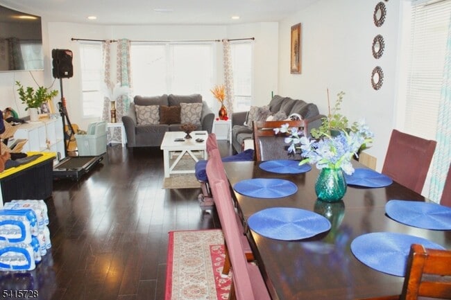 Building Photo - 1171 Chestnut St