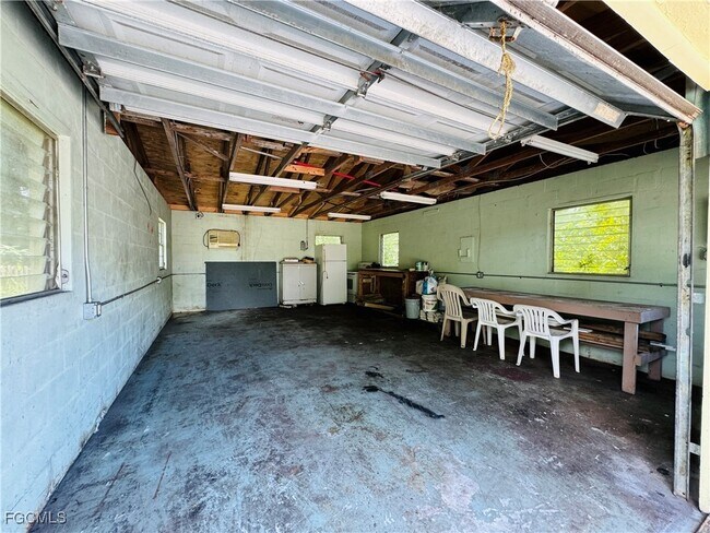 Building Photo - 311 Royal Palm Park Rd