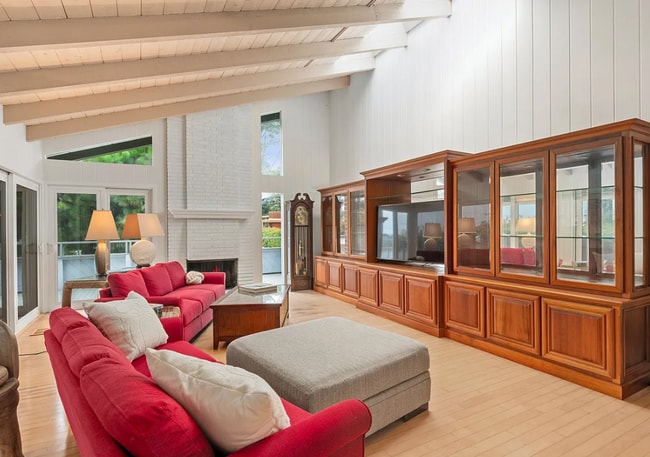 Building Photo - Unfurnished Village of Del Mar Home Boasti...
