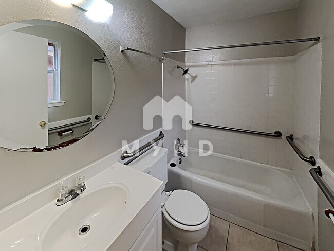 Building Photo - 3818 Heatherbrook Dr