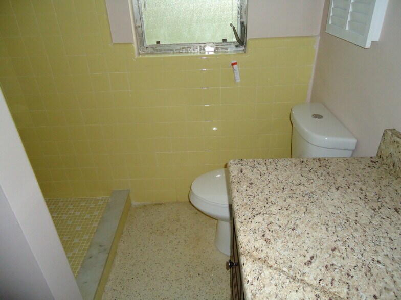 Master bath_2 - 1622 S Hermitage Rd