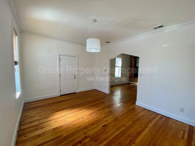 Building Photo - 819 E 25th Ave