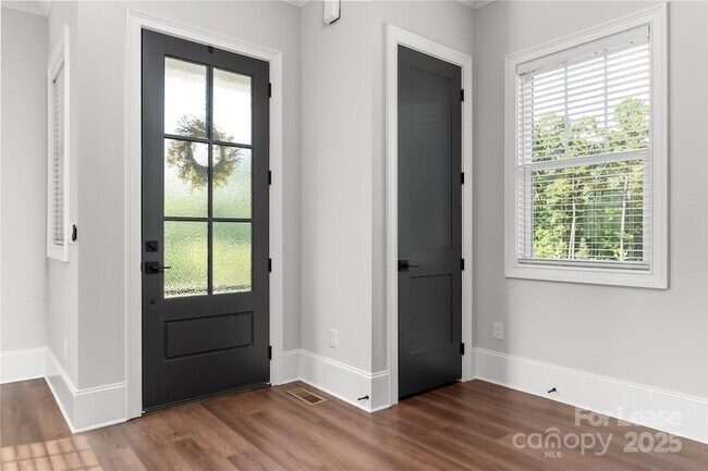 Building Photo - 805 Naples Dr