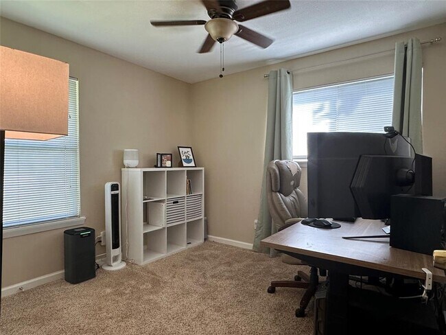 Building Photo - 1602 Sagebrush Dr