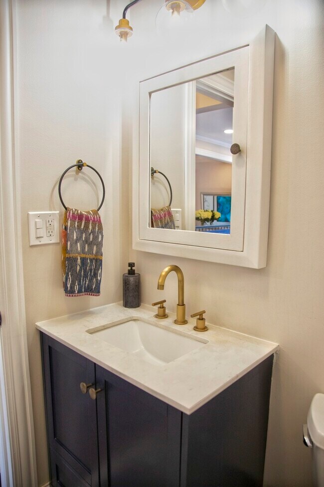 Building Photo - 2S316 Arrowhead Dr