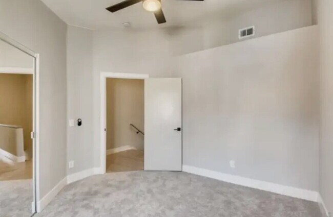 Building Photo - $3,300 - 3 Bed / 2.5 Bath Upgraded Townhome in The Knolls Community