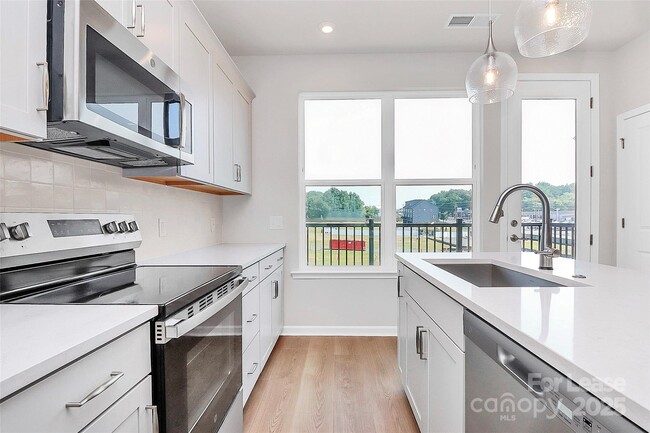 Building Photo - 5731 Castlerea Dr
