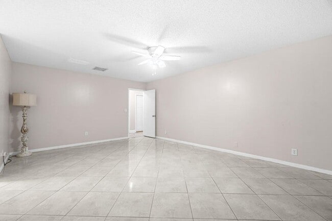 Building Photo - 5335 Havasu Ct