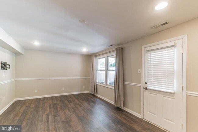 Building Photo - 1518 Poplar Grove Dr