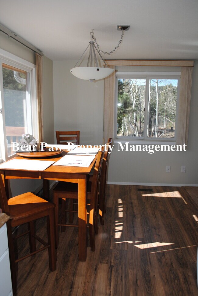 Building Photo - Cute home in Conifer!