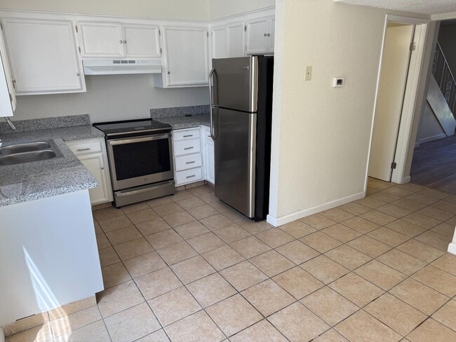 Building Photo - 3318 E Sierra Madre Ave