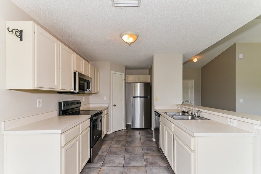Building Photo - 11782 Shirburn Cir