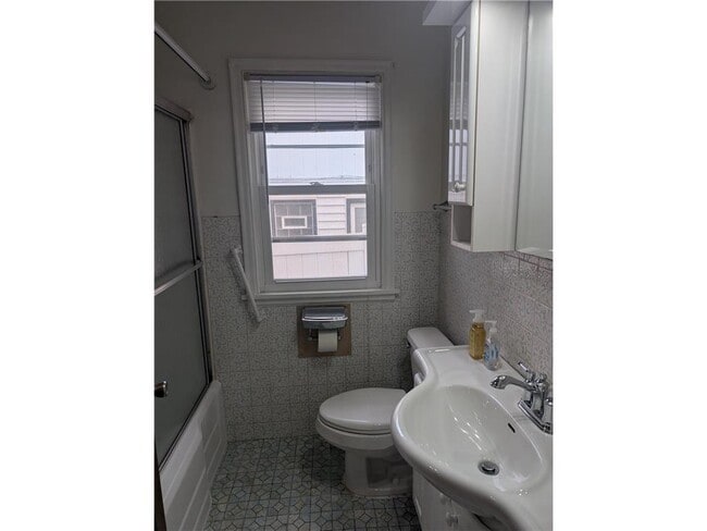 Building Photo - 5027 6th St NE