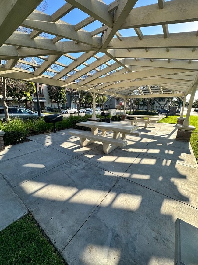 Building Photo - 2 Story home 3 Bedroom, 3 Bathroom Tustin Field.