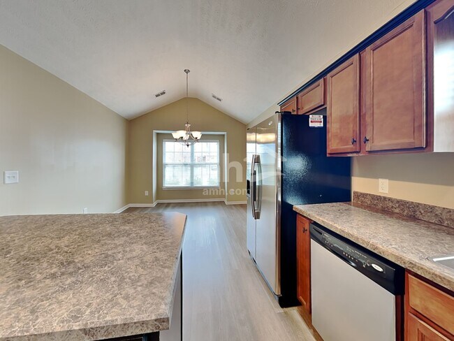 Building Photo - 1075 Savannah Ave